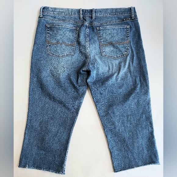 Ladies Lucky Brand Sweet N'Crop Medium Wash Denim Stretch Capris 36" Waist - Picture 3 of 9